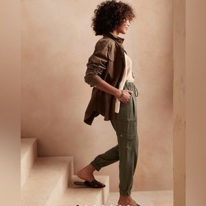 Banana Republic TENCEL Cargo Jogger; Women’s size XS; steel green